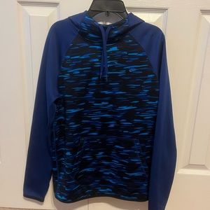Nike Men’s S hooded sweatshirt.